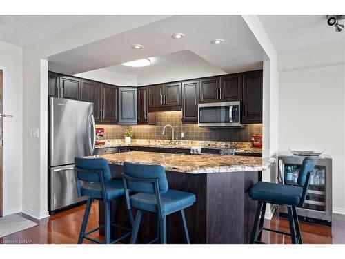 902-81 Scott Street, St. Catharines, ON - Indoor Photo Showing Kitchen With Upgraded Kitchen