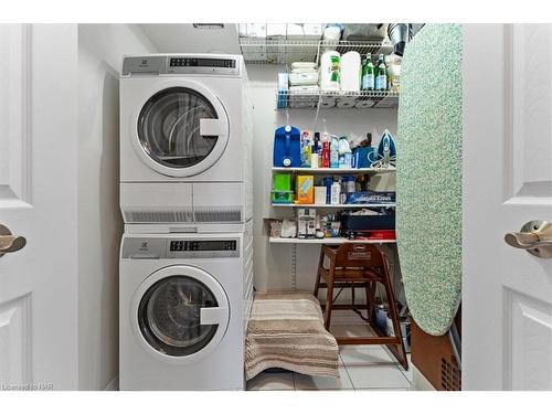 902-81 Scott Street, St. Catharines, ON - Indoor Photo Showing Laundry Room