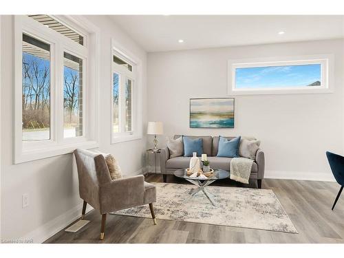 24 Ridge Road S, Ridgeway, ON - Indoor Photo Showing Living Room