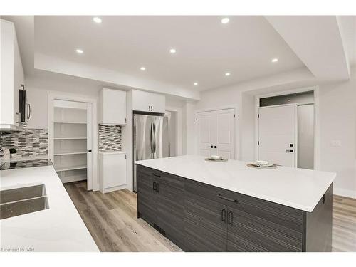 24 Ridge Road S, Ridgeway, ON - Indoor Photo Showing Kitchen With Double Sink With Upgraded Kitchen