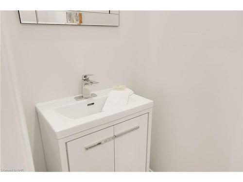 24 Ridge Road S, Ridgeway, ON - Indoor Photo Showing Bathroom