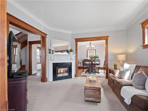 6174 Dawlish Avenue, Niagara Falls, ON - Indoor Photo Showing Living Room With Fireplace