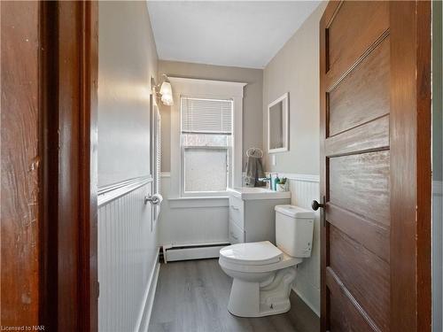 6174 Dawlish Avenue, Niagara Falls, ON - Indoor Photo Showing Bathroom
