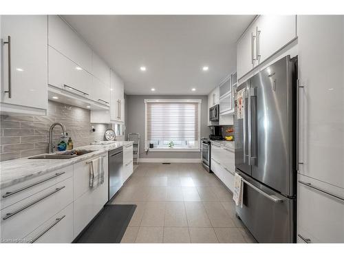 60 Melissa Crescent, Welland, ON - Indoor Photo Showing Kitchen With Upgraded Kitchen