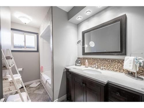 60 Melissa Crescent, Welland, ON - Indoor Photo Showing Bathroom