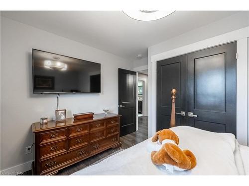 60 Melissa Crescent, Welland, ON - Indoor Photo Showing Bedroom