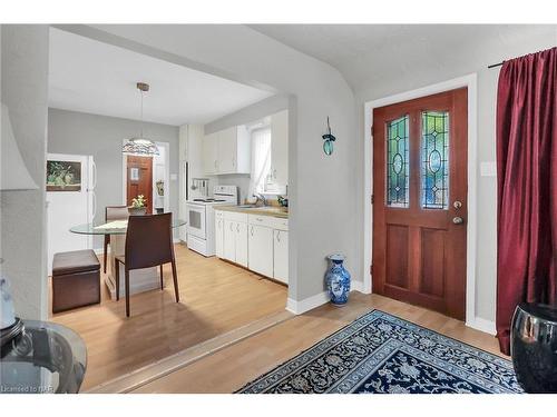 5-5 1/2 Abbey Avenue, St. Catharines, ON - Indoor Photo Showing Kitchen