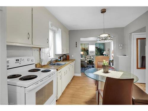 5-5 1/2 Abbey Avenue, St. Catharines, ON - Indoor Photo Showing Kitchen