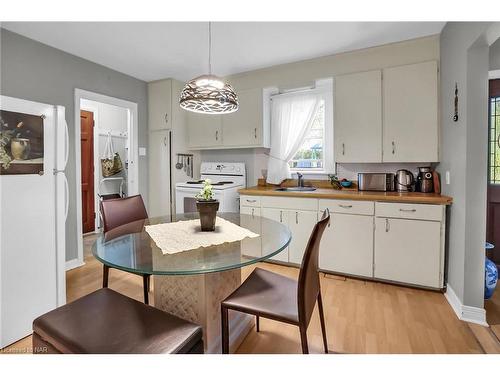 5-5 1/2 Abbey Avenue, St. Catharines, ON - Indoor Photo Showing Dining Room