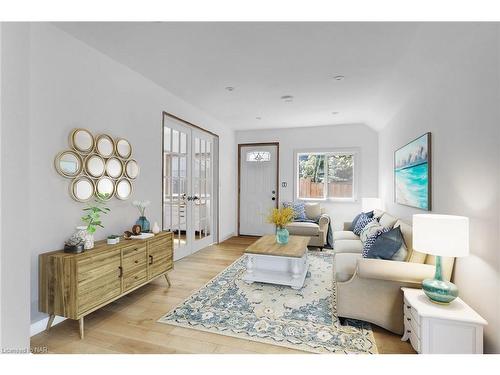 5-5 1/2 Abbey Avenue, St. Catharines, ON - Indoor Photo Showing Living Room