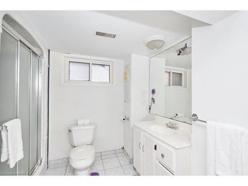 2943 St Paul Avenue, Niagara Falls, ON - Indoor Photo Showing Bathroom