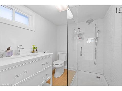 7 Thairs Avenue, St. Catharines, ON - Indoor Photo Showing Bathroom