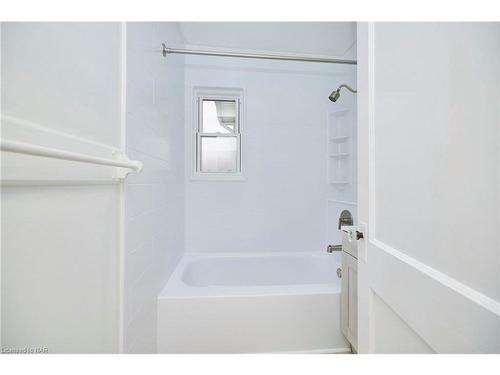 15 Hilda Street, St. Catharines, ON - Indoor Photo Showing Bathroom