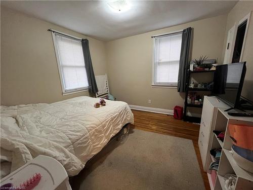 6023 Montrose Road, Niagara Falls, ON - Indoor Photo Showing Bedroom