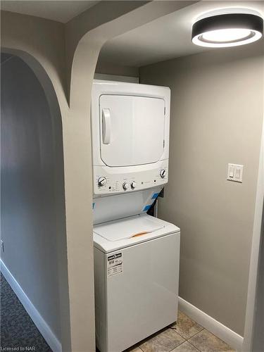 6023 Montrose Road, Niagara Falls, ON - Indoor Photo Showing Laundry Room