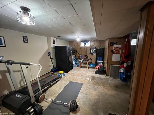 6023 Montrose Road, Niagara Falls, ON - Indoor Photo Showing Gym Room