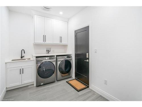 1007 Clare Avenue, Fonthill, ON - Indoor Photo Showing Laundry Room
