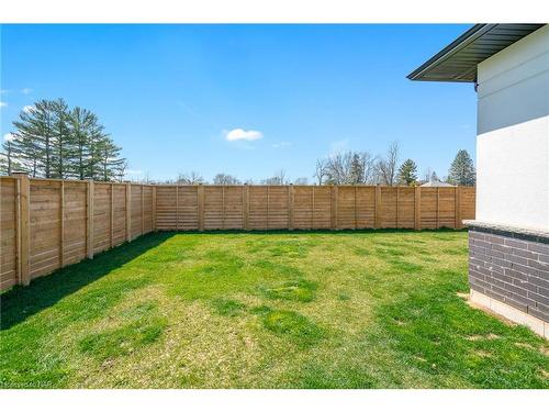 1007 Clare Avenue, Fonthill, ON - Outdoor With Backyard