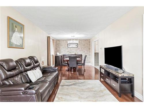87 College Park Drive, Welland, ON - Indoor Photo Showing Living Room