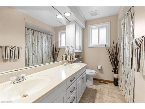 87 College Park Drive, Welland, ON - Indoor Photo Showing Bathroom