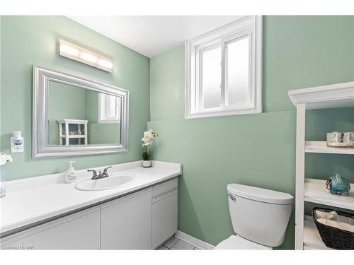 87 College Park Drive, Welland, ON - Indoor Photo Showing Bathroom