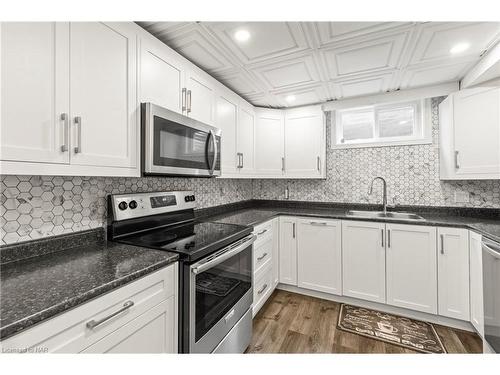 87 College Park Drive, Welland, ON - Indoor Photo Showing Kitchen With Double Sink