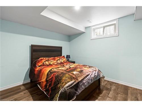 87 College Park Drive, Welland, ON - Indoor Photo Showing Bedroom