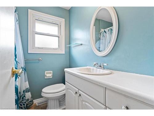 336 Glenridge Avenue, St. Catharines, ON - Indoor Photo Showing Bedroom