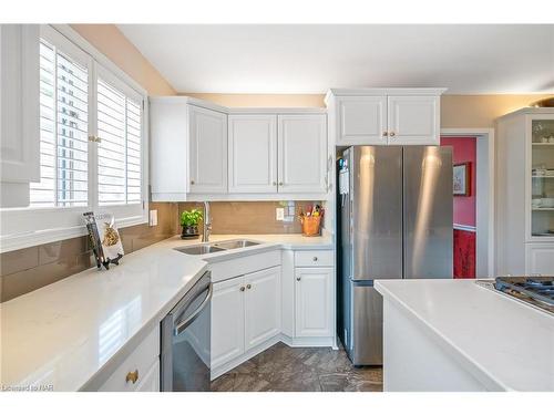 2 Bolger Drive, St. Catharines, ON - Indoor Photo Showing Kitchen