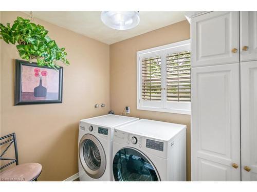 2 Bolger Drive, St. Catharines, ON - Indoor Photo Showing Laundry Room