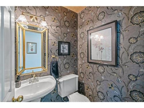 2 Bolger Drive, St. Catharines, ON - Indoor Photo Showing Bathroom