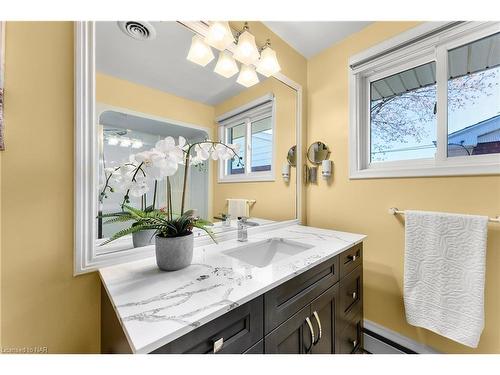 210 Johnston Street, Port Colborne, ON - Indoor Photo Showing Bathroom