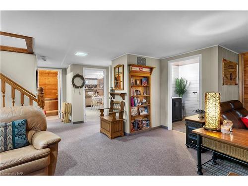 210 Johnston Street, Port Colborne, ON - Indoor Photo Showing Living Room