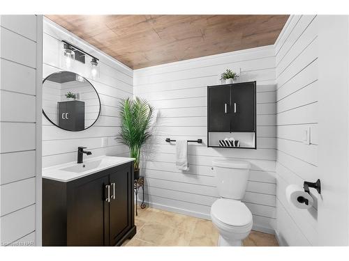 210 Johnston Street, Port Colborne, ON - Indoor Photo Showing Bathroom