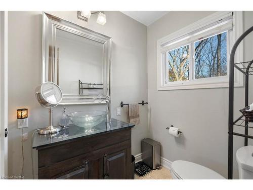 17 Battlefield Drive, Stoney Creek, ON - Indoor Photo Showing Bathroom