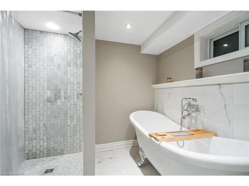 17 Battlefield Drive, Stoney Creek, ON - Indoor Photo Showing Bathroom