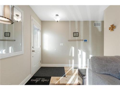 17 Battlefield Drive, Stoney Creek, ON - Indoor Photo Showing Other Room