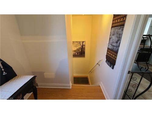 Upper-5367 Kitchener Street, Niagara Falls, ON - Indoor Photo Showing Other Room