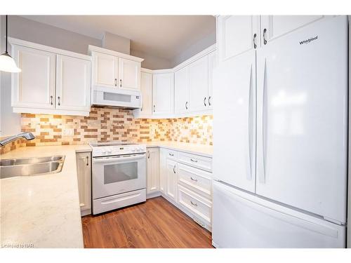 16-409 Niagara Street, St. Catharines, ON - Indoor Photo Showing Kitchen With Double Sink