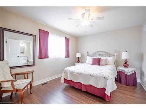 16-409 Niagara Street, St. Catharines, ON - Indoor Photo Showing Bedroom