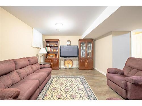 16-409 Niagara Street, St. Catharines, ON - Indoor Photo Showing Living Room