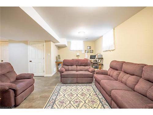 16-409 Niagara Street, St. Catharines, ON - Indoor Photo Showing Living Room