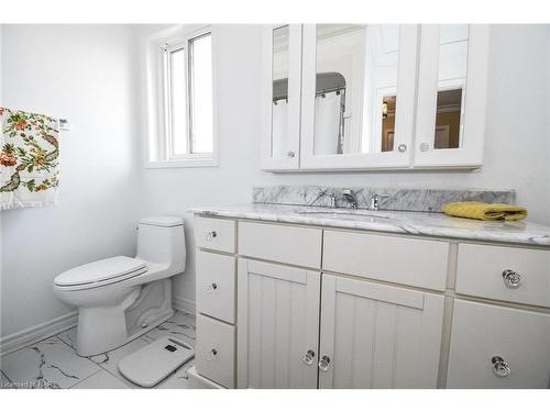 7710 Preakness Street, Niagara Falls, ON - Indoor Photo Showing Bathroom