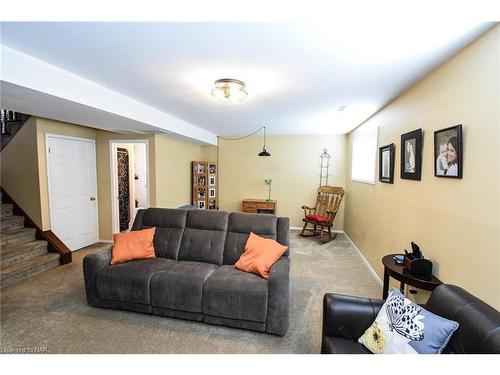 7710 Preakness Street, Niagara Falls, ON - Indoor Photo Showing Living Room