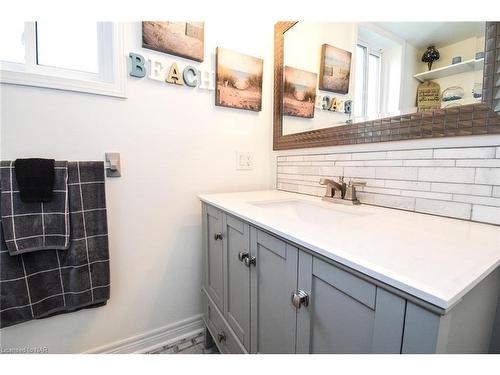 7710 Preakness Street, Niagara Falls, ON - Indoor Photo Showing Bathroom