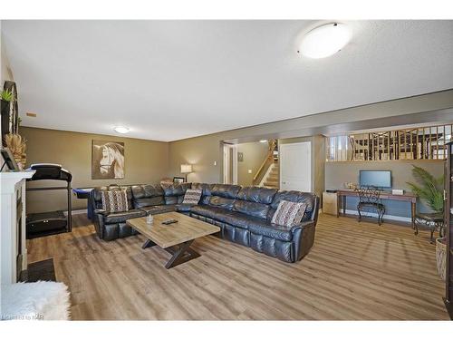 7228 Kelly Drive, Niagara Falls, ON - Indoor Photo Showing Other Room