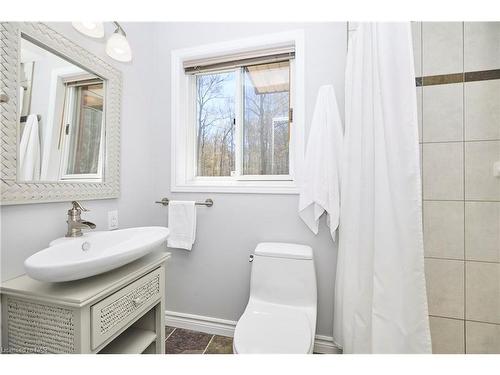 152 Merritt Road, Fonthill, ON - Indoor Photo Showing Bathroom