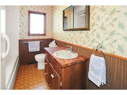 35 Hewko Street, St. Catharines, ON - Indoor Photo Showing Bathroom