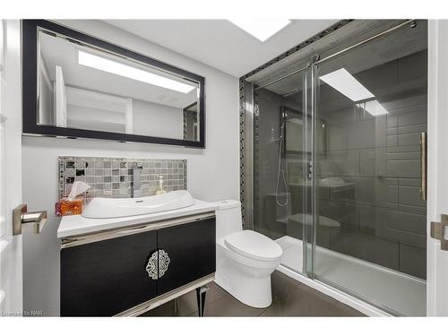 100 Explorer Way Way, Thorold, ON - Indoor Photo Showing Bathroom