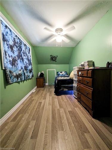 6620 Barker Street, Niagara Falls, ON - Indoor Photo Showing Bedroom